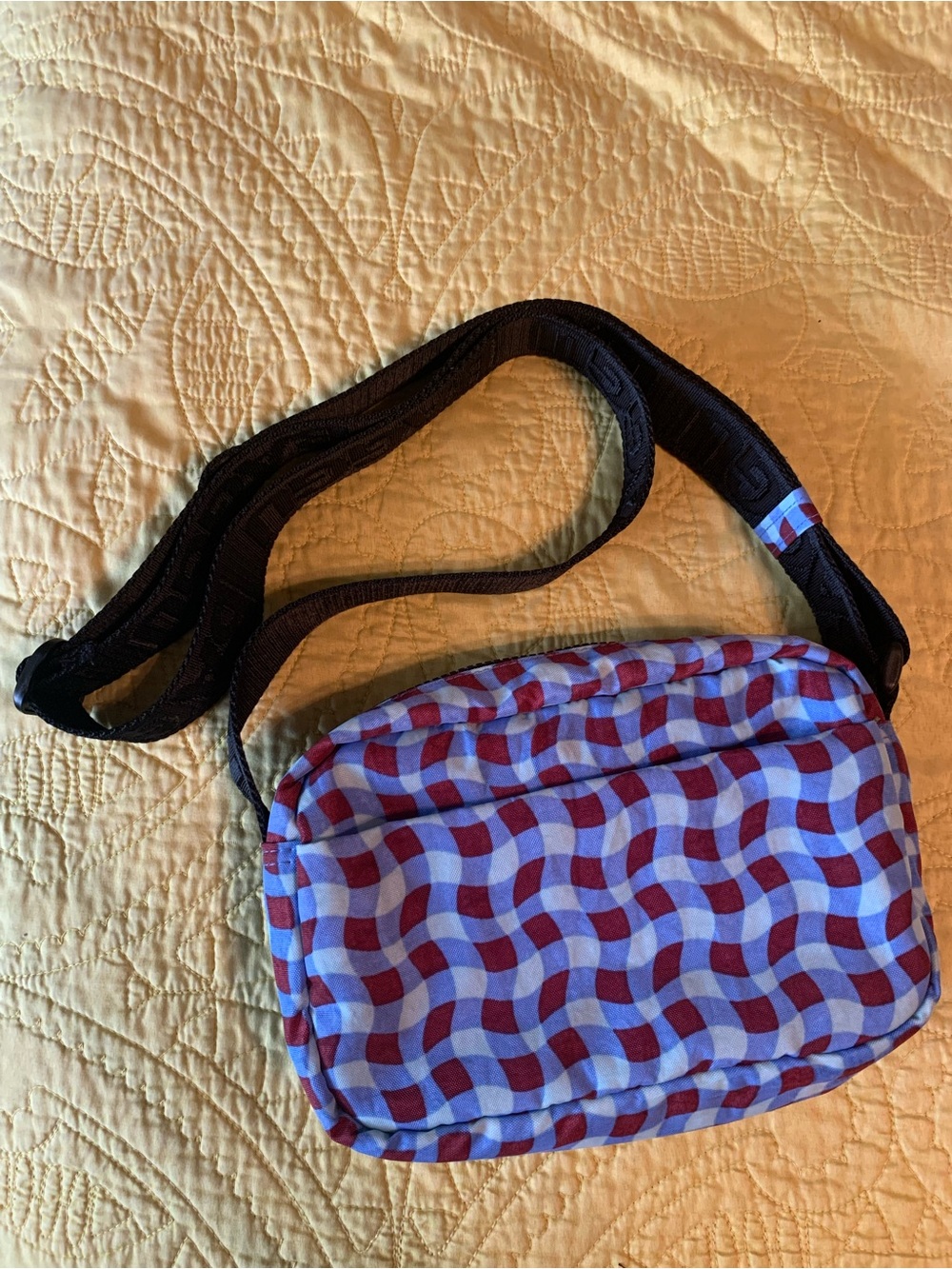 BAGGU wavy gingham camera bag